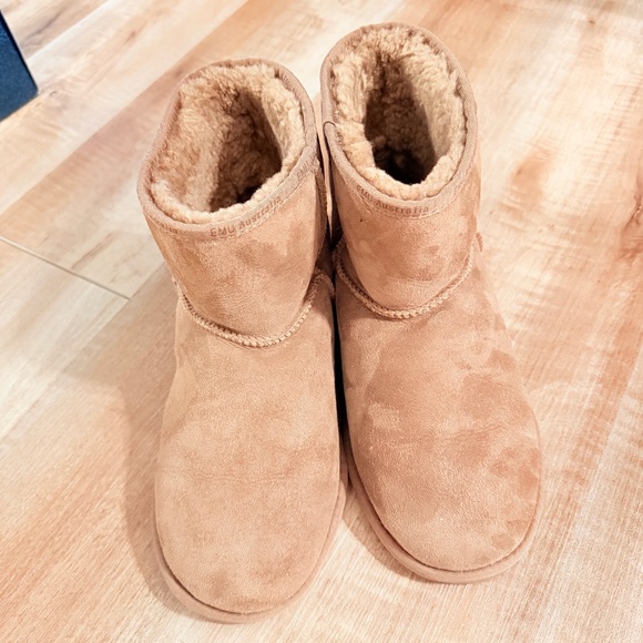 EMU Australia Tan Sheepskin Boots - Picture 2 of 8
